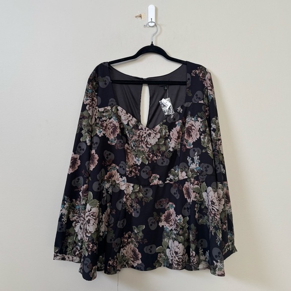 Torrid (NWT) Floral skull crepe sweetheart peplum long sleeve blouse top - Picture 2 of 5